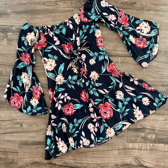 Lovers + Friends | Off The Shoulder Floral Mini Dress - Picture 4 of 8